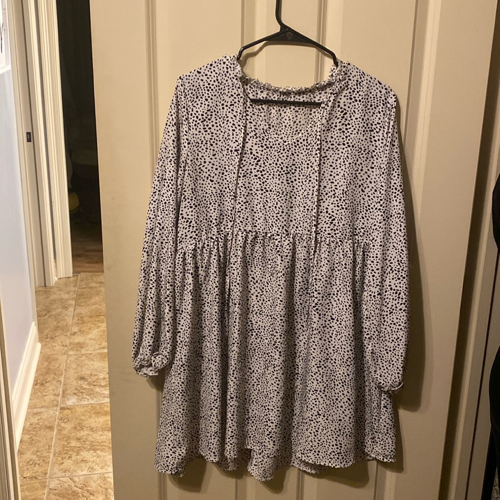 Size Large White and Black Patterned dress